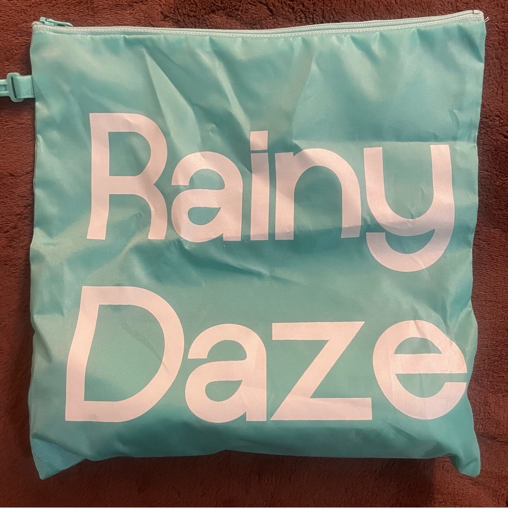 NWT Rainy Daze Aqua Pouch with umbrella